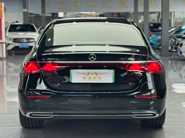 Mercedes-Benz E-Class — Фото автомобиля 3
