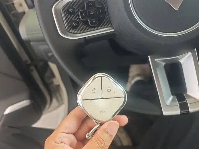 Baojun Yep Plus — Фото автомобиля 8