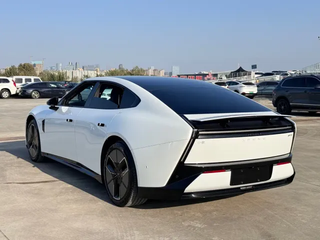 Xpeng P7 — Фото автомобиля 12