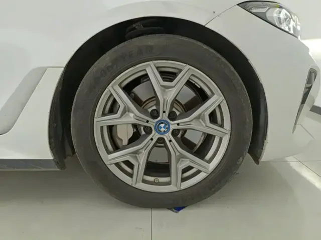 BMW i3 — Фото автомобиля 6