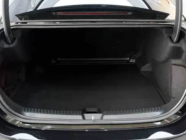 Mercedes-Benz E-Class — Фото автомобиля 12