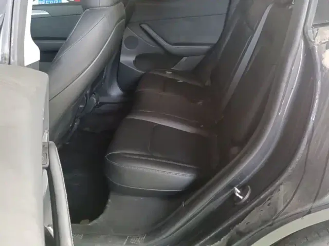Tesla Model Y — Фото автомобиля 16