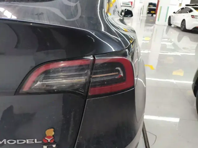 Tesla Model Y — Фото автомобиля 7