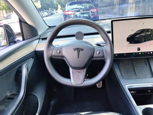 Tesla Model Y — Фото автомобиля 11