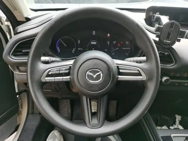 Mazda CX-30 EV — Фото автомобиля 10