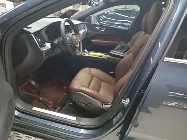 Volvo XC60 — Фото автомобиля 15