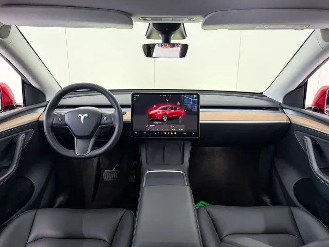 Tesla Model Y — Фото автомобиля 11