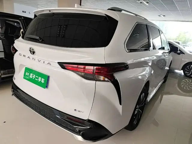 Toyota Granvia — Фото автомобиля 6