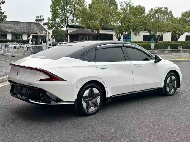 Wuling Starlight — Фото автомобиля 7