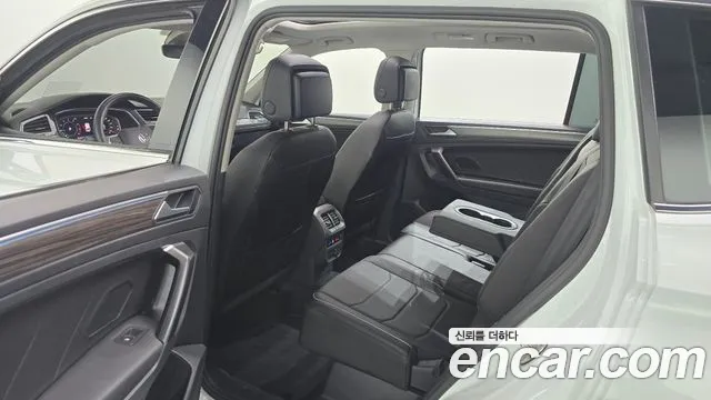 Volkswagen Tiguan — Фото автомобиля 12