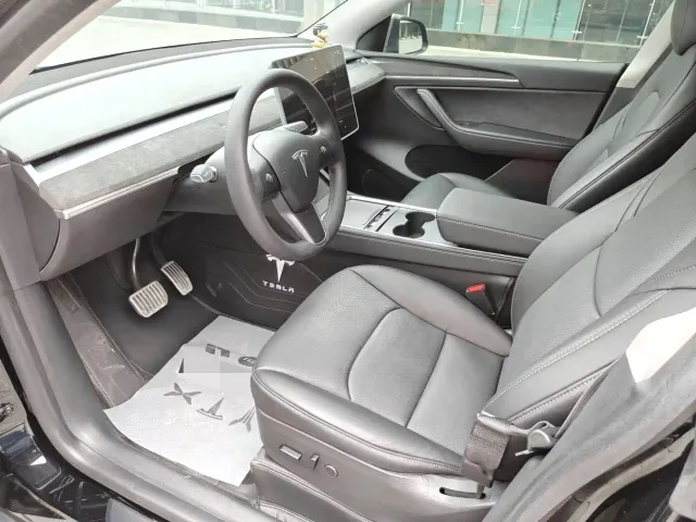 Tesla Model Y — Фото автомобиля 4