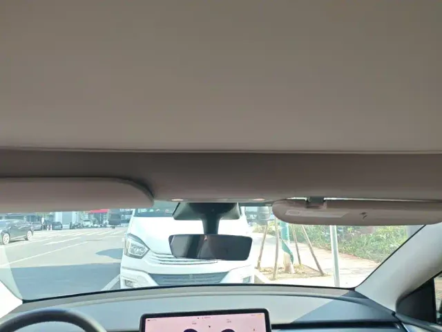 Tesla Model Y — Фото автомобиля 19