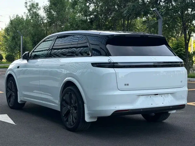 Li Auto L7 — Фото автомобиля 4