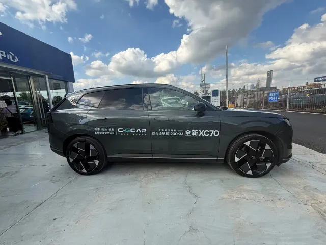 Volvo XC70 Plug-in Hybrid — Фото автомобиля 7