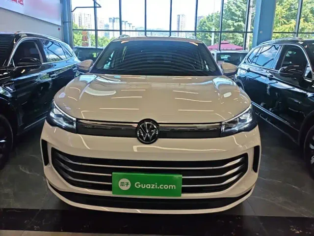 Volkswagen Tiguan L — Фото автомобиля 2