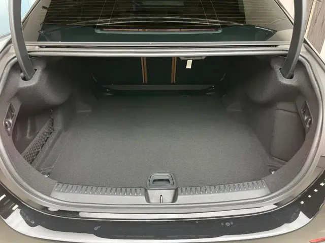 Mercedes-Benz E-Class — Фото автомобиля 24