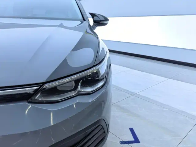 Volkswagen Golf — Фото автомобиля 5