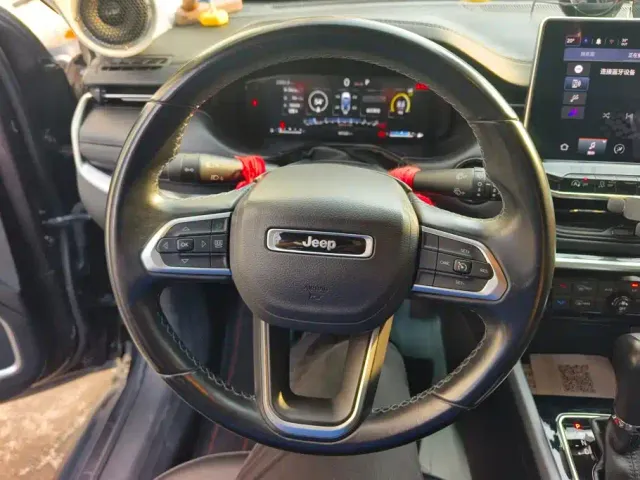 Jeep Compass — Фото автомобиля 15