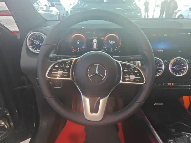 Mercedes-Benz GLB-Class — Фото автомобиля 10