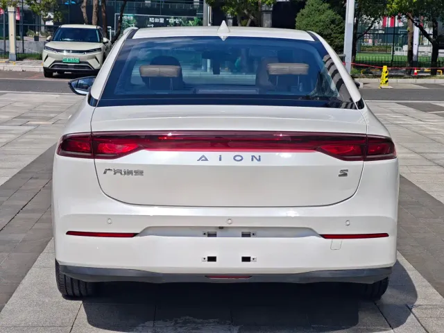 GAC Aion S — Фото автомобиля 11