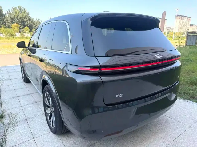 Li Auto L8 — Фото автомобиля 7