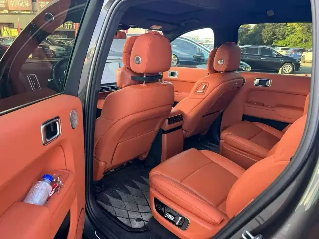 Li Auto L8 — Фото автомобиля 3