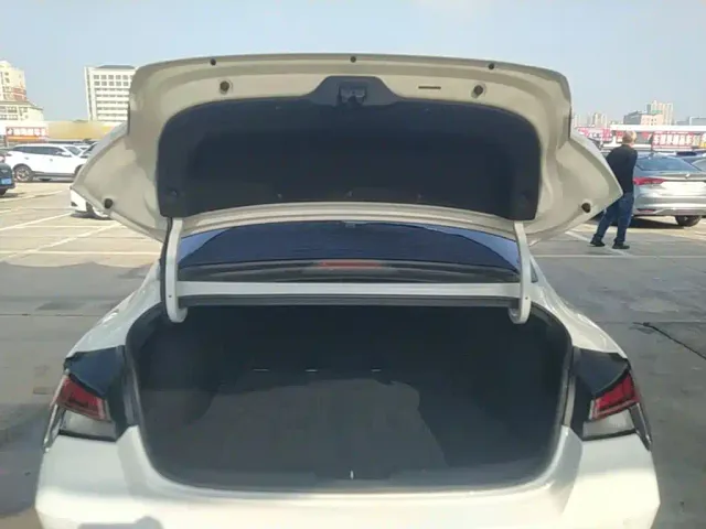 Hyundai Elantra — Фото автомобиля 18