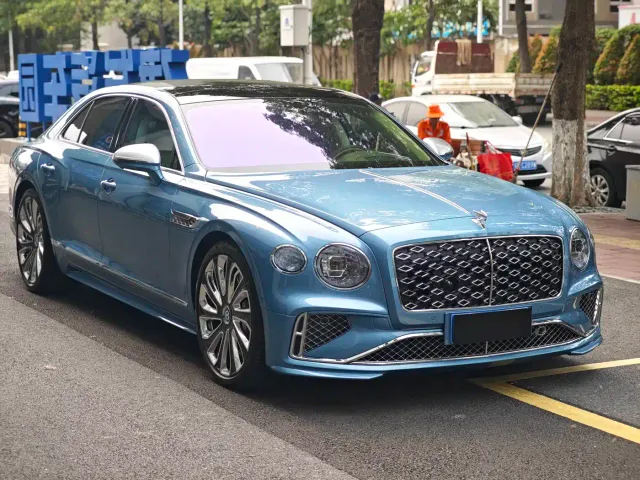 Bentley Flying Spur — Фото автомобиля 8