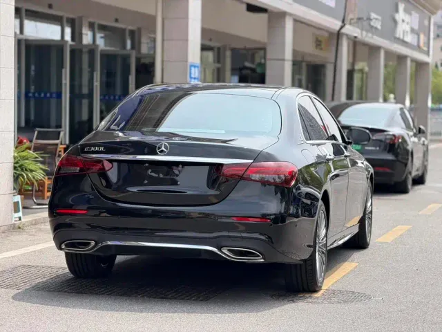 Mercedes-Benz E-Class — Фото автомобиля 12