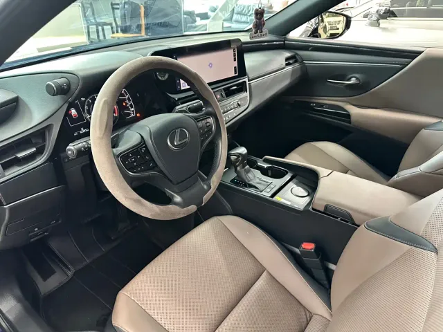 Lexus ES — Фото автомобиля 9