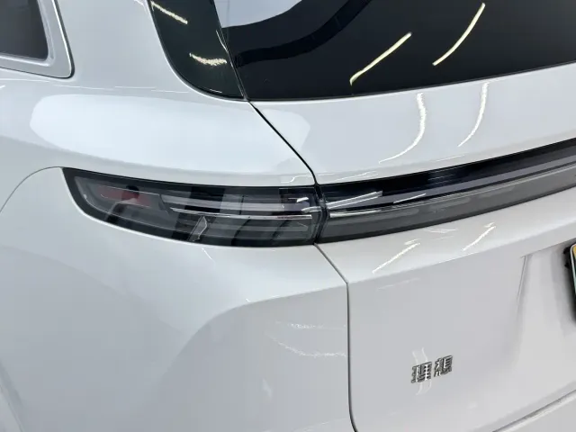 Li Auto L7 — Фото автомобиля 12