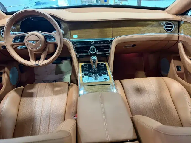 Bentley Flying Spur — Фото автомобиля 4