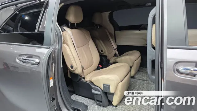 Toyota Sienna — Фото автомобиля 12