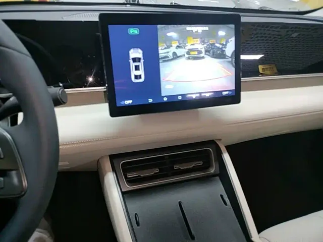 BYD Qin L — Фото автомобиля 17