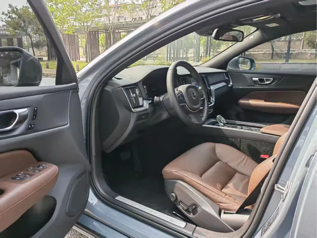 Volvo S60 — Фото автомобиля 3