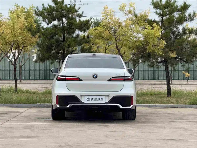 BMW 7 Series — Фото автомобиля 26