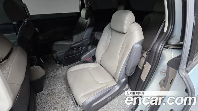Kia Carnival Generation 4 — Фото автомобиля 23