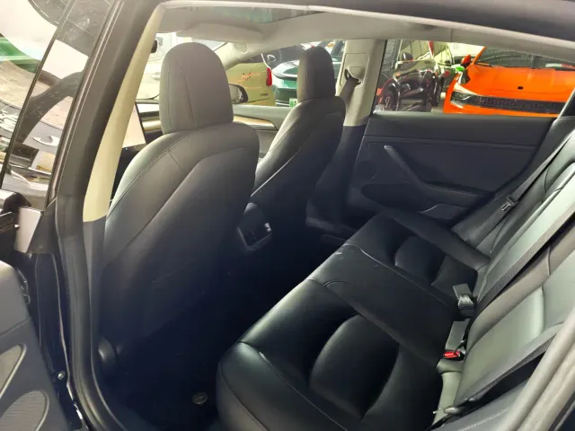 Tesla Model 3 — Фото автомобиля 11