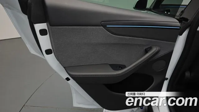 Tesla Model Y — Фото автомобиля 24