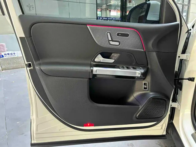 Mercedes-Benz EQB — Фото автомобиля 15