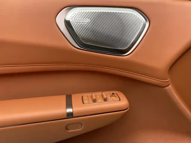 Lynk & Co 900 — Фото автомобиля 25