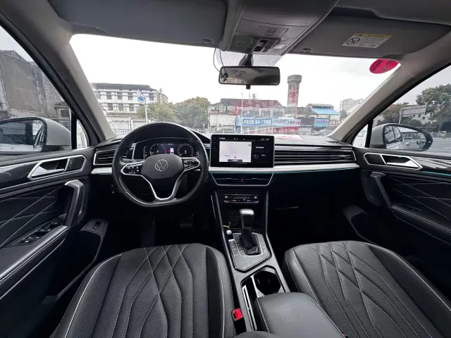 Volkswagen Tiguan L — Фото автомобиля 10