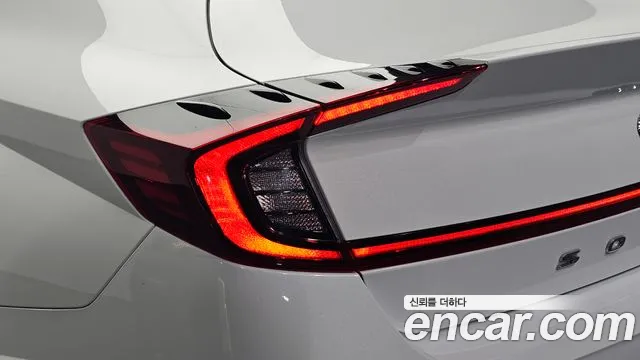 Hyundai Sonata — Фото автомобиля 8