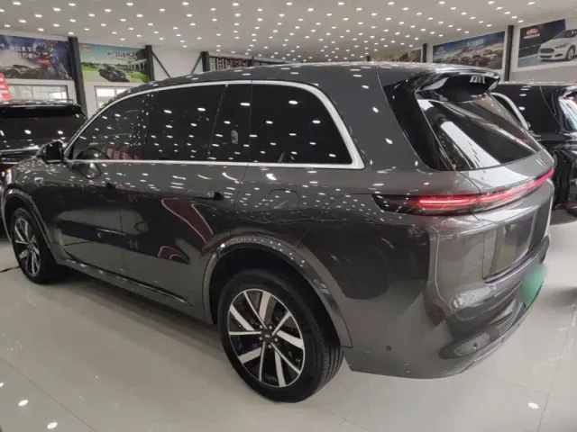 Li Auto L8 — Фото автомобиля 4