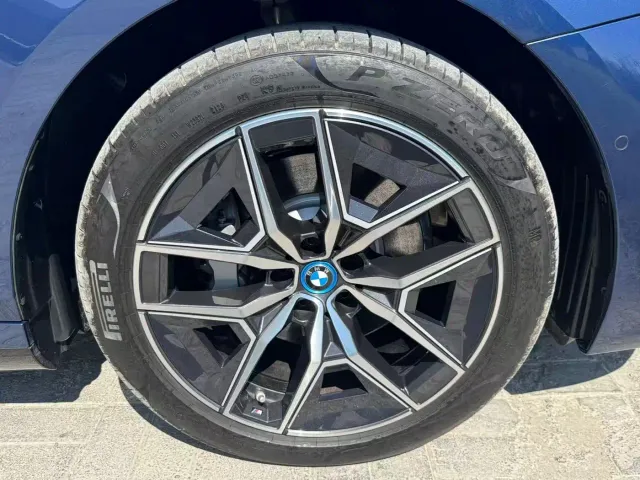 BMW i5 — Фото автомобиля 6