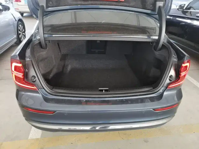 Volvo S60 — Фото автомобиля 18