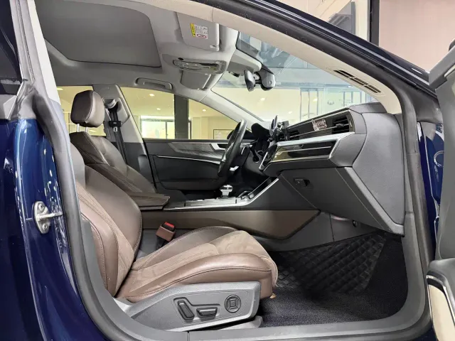 Audi A7L — Фото автомобиля 9
