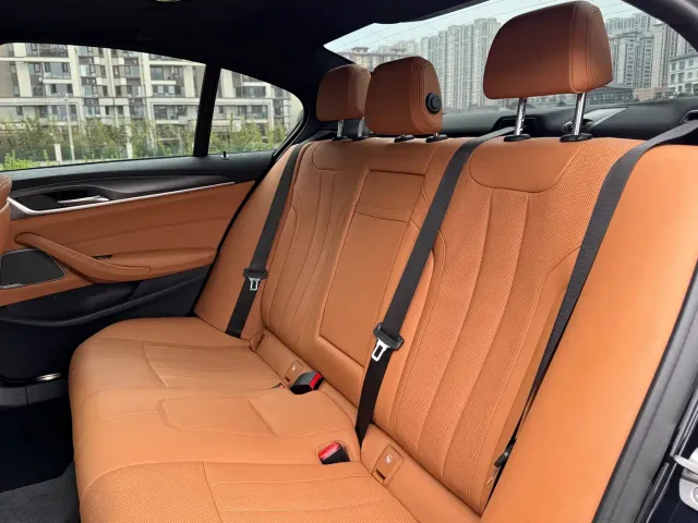BMW 5 Series — Фото автомобиля 8