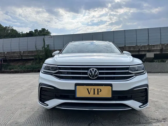 Volkswagen Tiguan L — Фото автомобиля 2