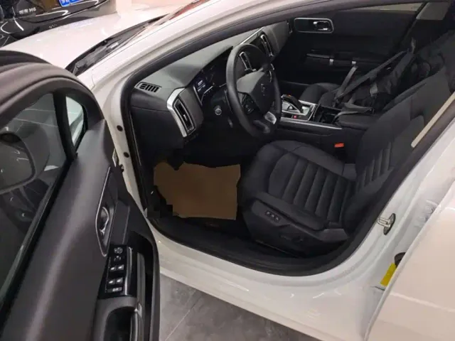 Citroen C6 — Фото автомобиля 15